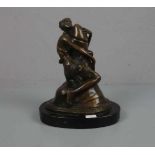 ZACH, BRUNO (1891-1945), erotische Skulptur: "Junge Frau, einen Phallus umarmend", Bronze, auf