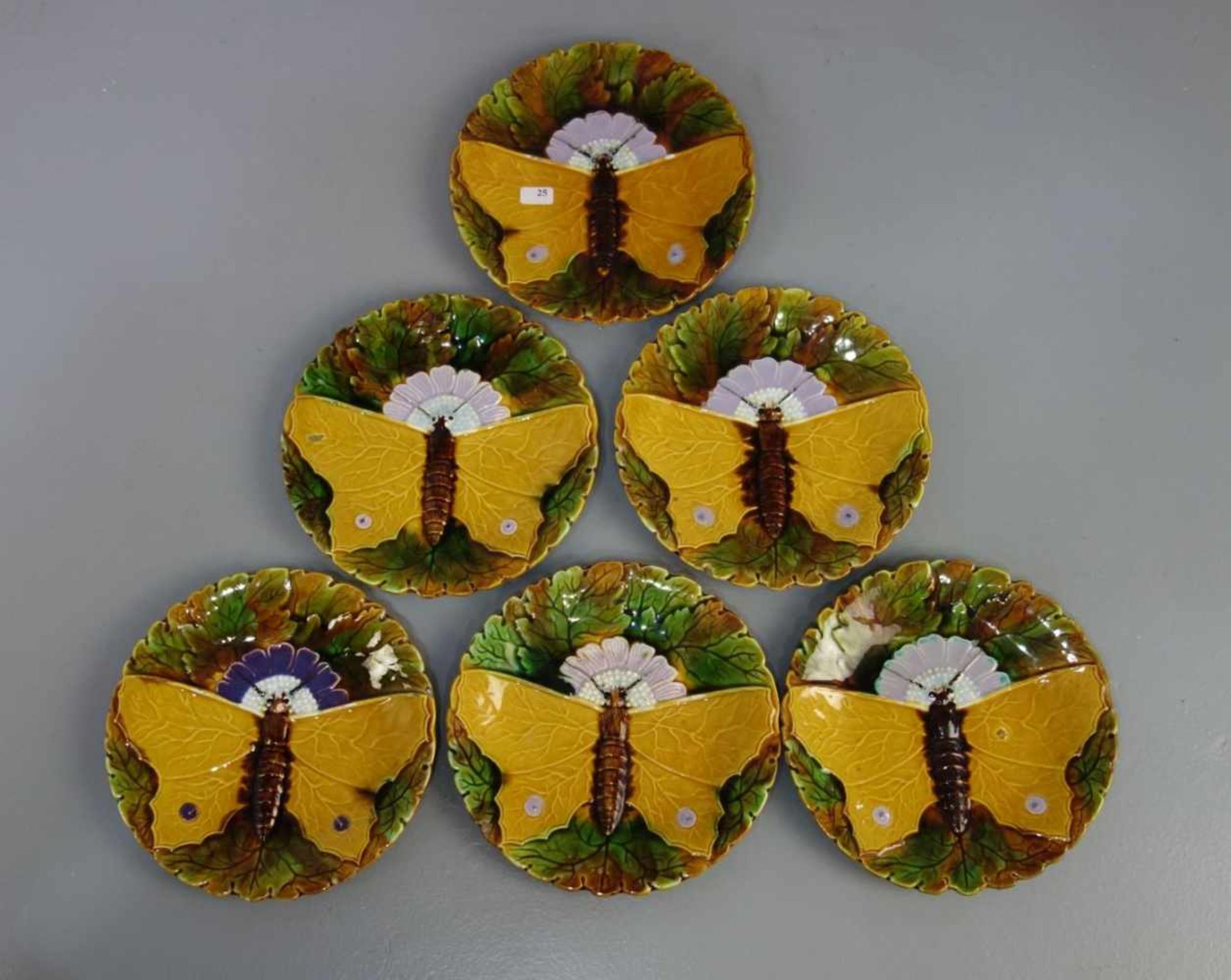 6 JUGENDSTIL TELLER / DESSERTTELLER MIT FALTERMOTIV / art nouveau plates with butterfly motif,