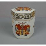 TEEDOSE / tea caddy, Porzellan, Chine de Commande - Dekor. Hexagonale Form mit leicht aufgewölbtem