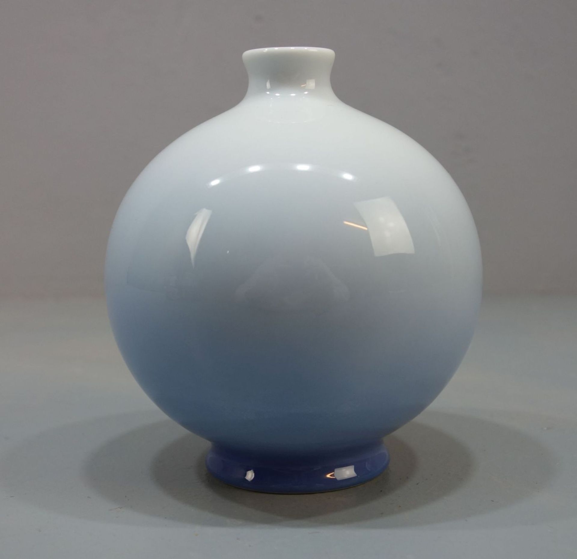 VASE, Porzellan, Manufaktur Bing & Gröndahl (Grøndahl), Kopenhagen / Dänemark, Marke seit 1924. - Bild 2 aus 4