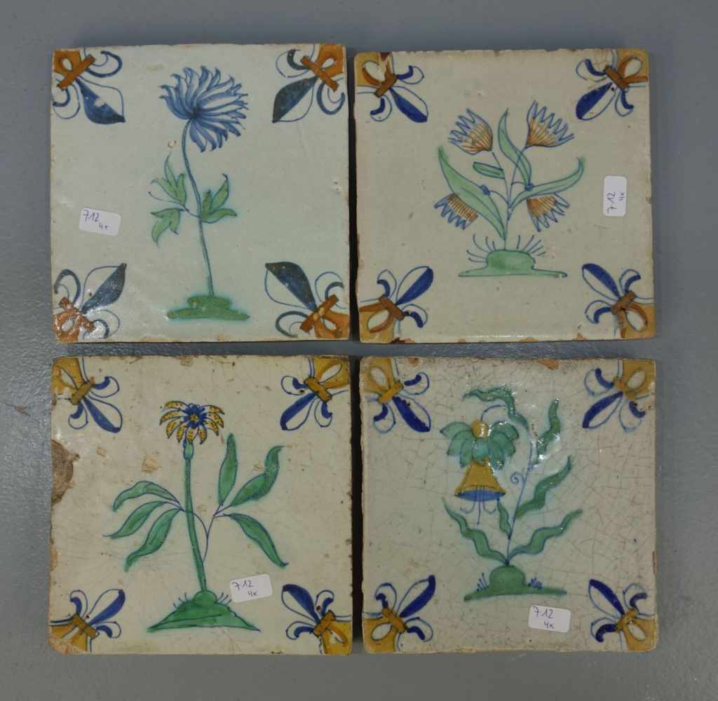 4 BAROCK-FLIESEN "BLUME AUF RASENSTÜCK" / HOLLÄNDISCHE FAYENCE - FLIESEN / WANDFLIESEN / dutch tiles