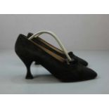 CHANEL VINTAGE PUMPS / SCHUHE, Manufaktur Chanel / Paris - Frankreich, Größe 40, schwarzes Wildleder