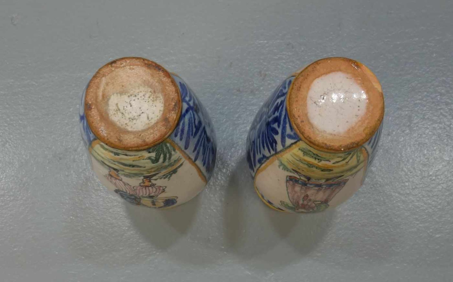 VASENPAAR / two ceramic vases, wohl Frankreich (Bretonisch?), Fayence / Keramik, rötlicher Scherben. - Image 3 of 4