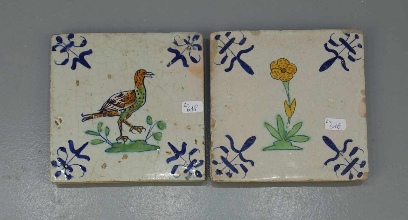 2 BAROCK-FLIESEN MIT BLUMEN- UND VOGELDEKOR / HOLLÄNDISCHE FAYENCE - FLIESEN / WANDFLIESEN /