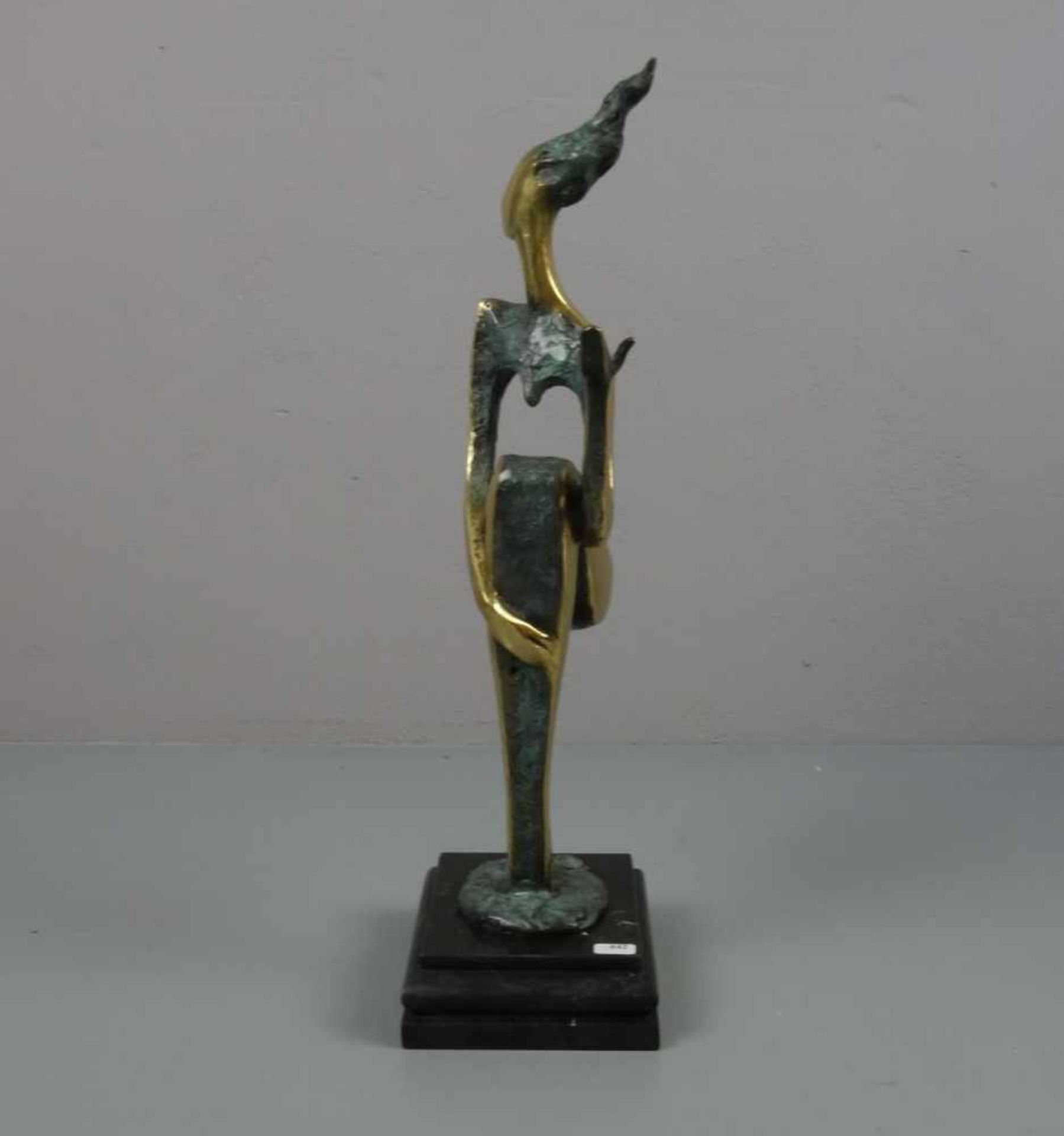 NICK (Bildhauer des 20./21. Jh.), Skulptur / sculpture: "Sitzende", Bronze, goldfarben poliert und - Image 2 of 5