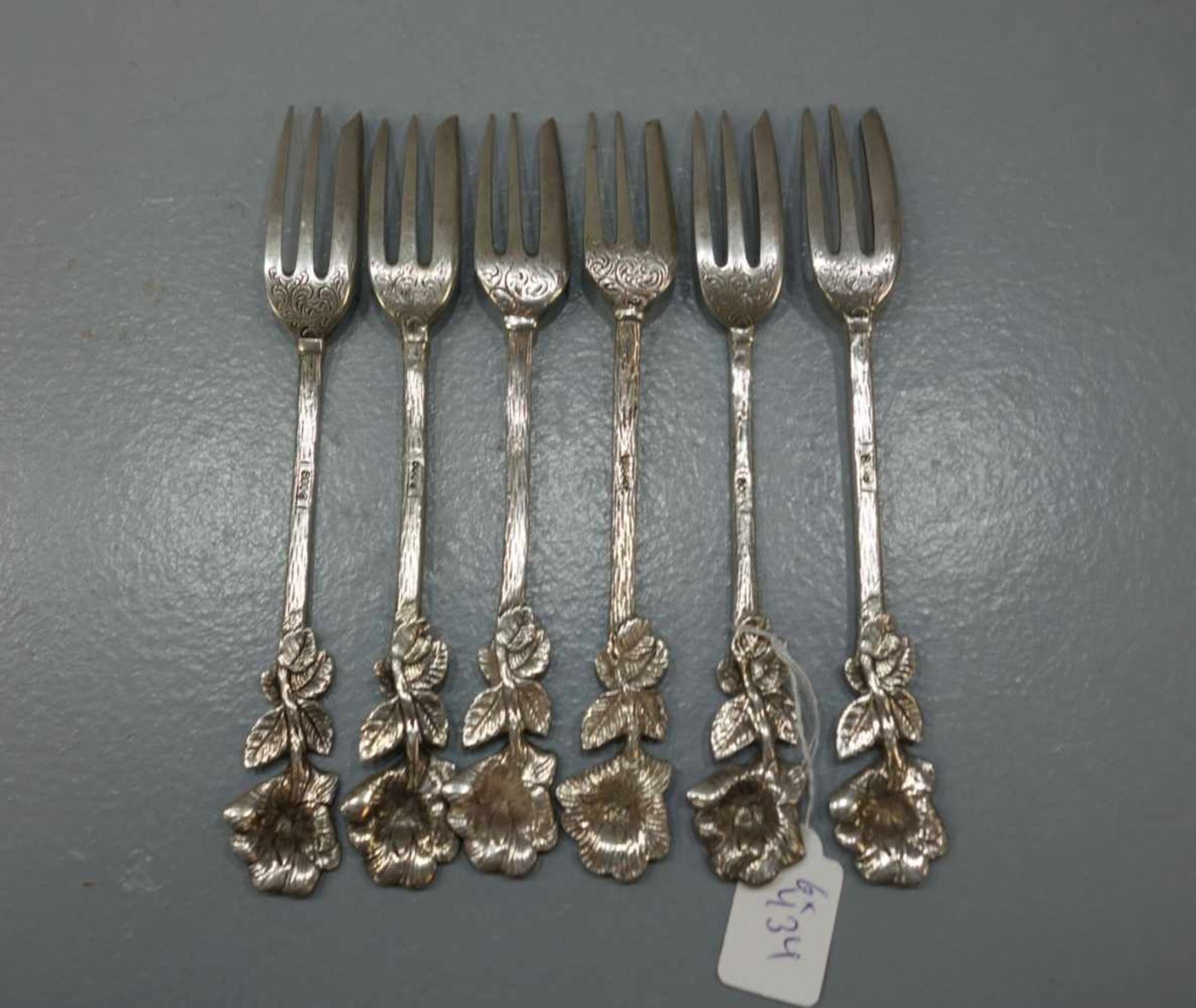 6 KUCHENGABEL / six silver cake forks, deutsch, 800er Silber, insgesamt 96 Gramm. Gemarkt mit - Image 2 of 3