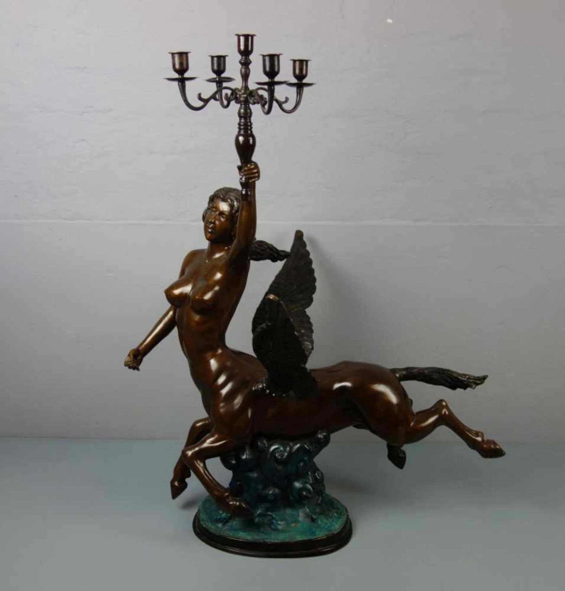 ANONYMUS (Bildhauer des 20./21. Jh.), Skulptur / figürlicher Leuchter: "Geflügelte Zentaurin",