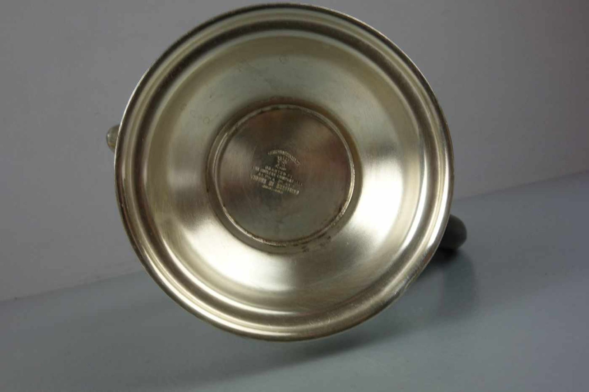 KAFFEEKANNE / KANNE / coffee pot, versilbertes Metall und Bakelit, 1. H. 20. Jh., England, unter dem - Image 5 of 5