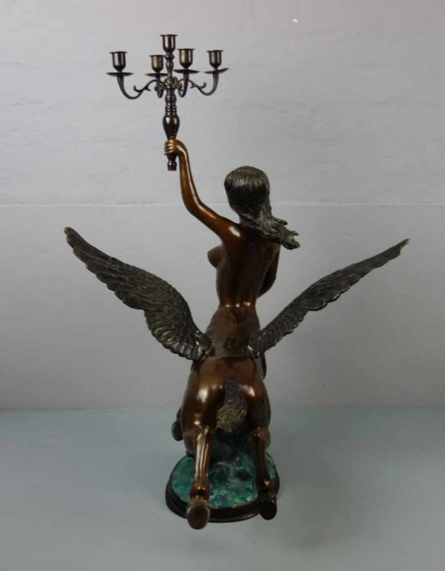 ANONYMUS (Bildhauer des 20./21. Jh.), Skulptur / figürlicher Leuchter: "Geflügelte Zentaurin", - Image 5 of 6