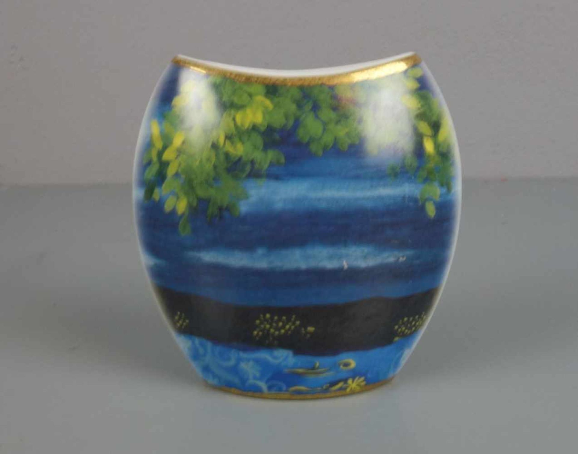 VASE MIT ROSINA WACHTMEISTER - MOTIV, Porzellan, Manufaktur Goebel, u. a. gemarkt "Artis Orbis - Image 3 of 4