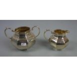 MILCHKÄNNCHEN UND ZUCKERSCHALE / creamer and sugar bowl, Sterlingsilber (insgesamt 401 g), London