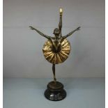 SKULPTUR (21. Jh.): "Ballerina", Bronze, hellbraun patiniert und goldfarben akzentuiert; auf