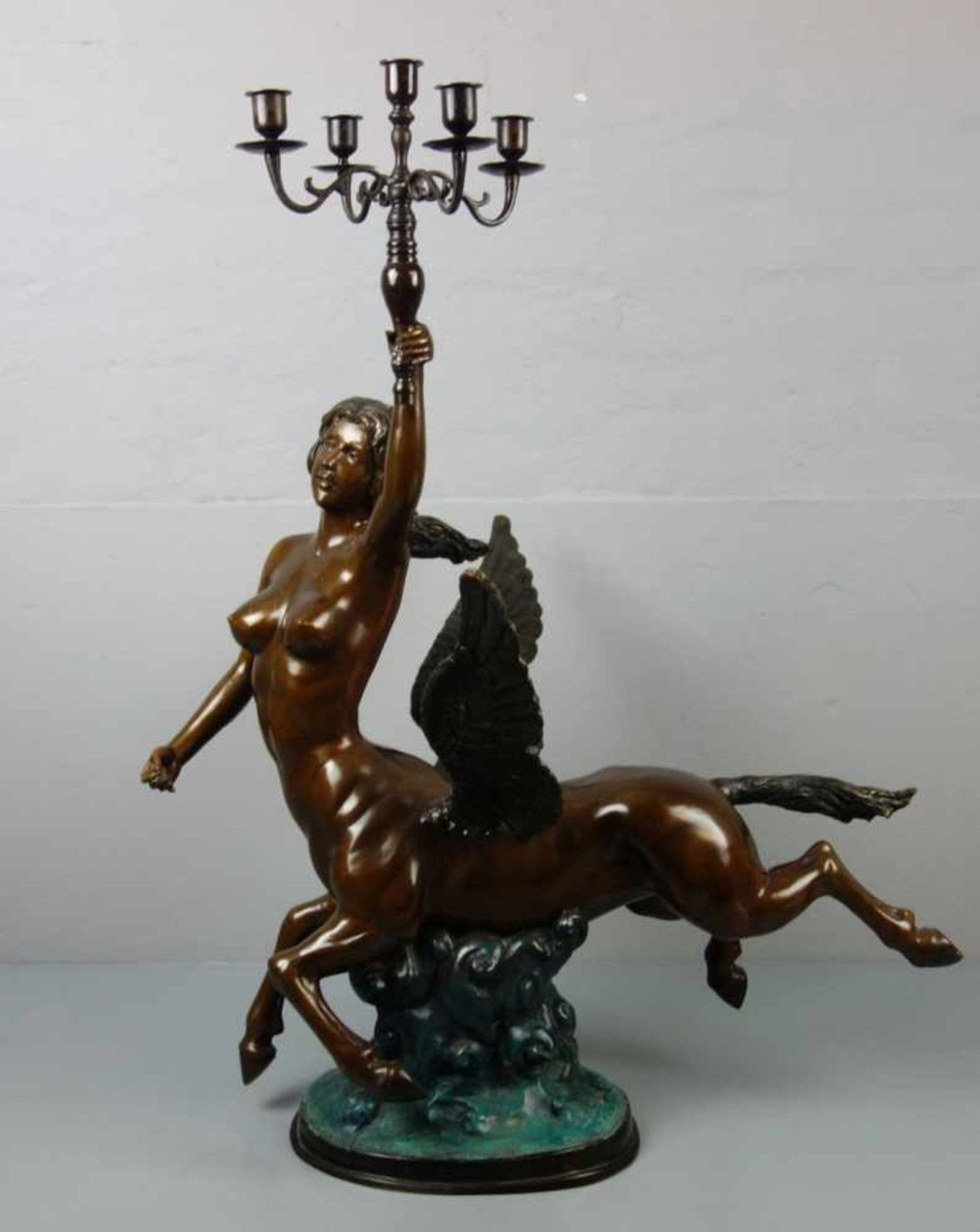 ANONYMUS (Bildhauer des 20./21. Jh.), Skulptur / figürlicher Leuchter: "Geflügelte Zentaurin", - Image 6 of 6