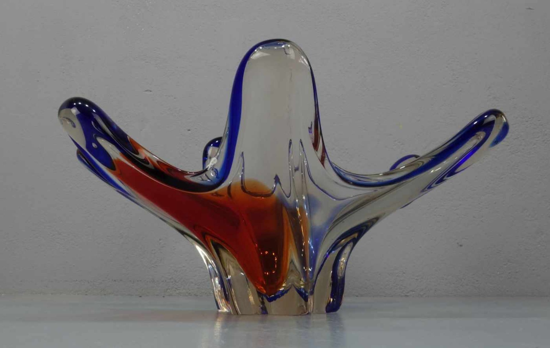 MURANO GLASSCHALE / glass bowl, Klarglas, rot und blau unterfangen, sechspassige Form mit - Image 3 of 3