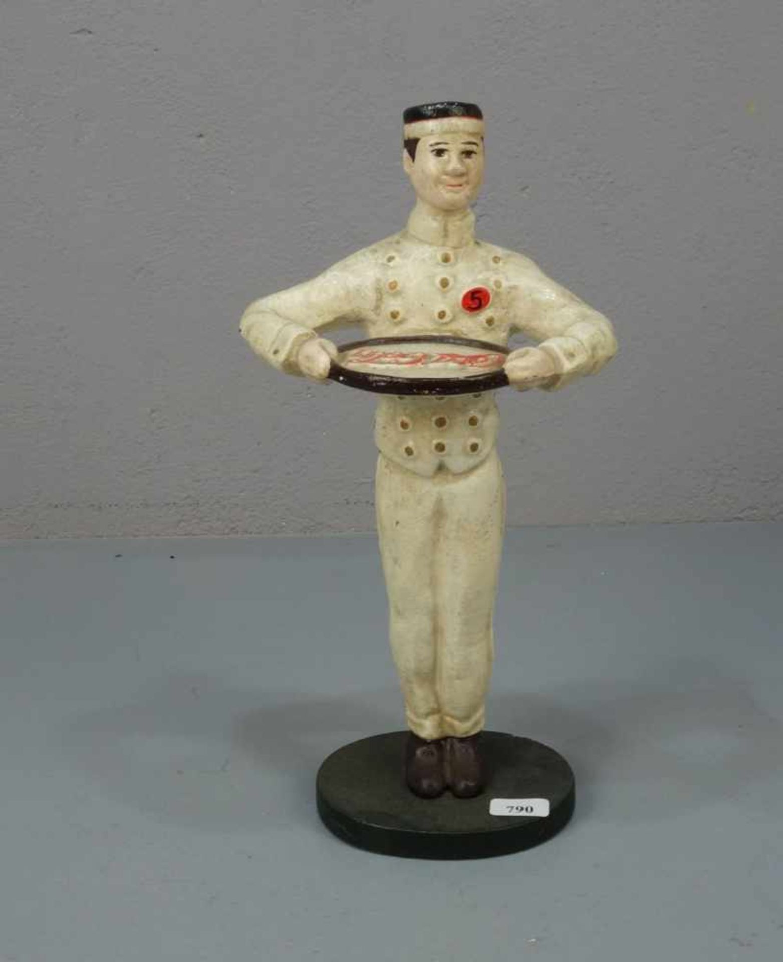 WERBEFIGUR COCA-COLA / advertisement-figure, Gusseisen, polychrom lackiert. Stehender Butler /