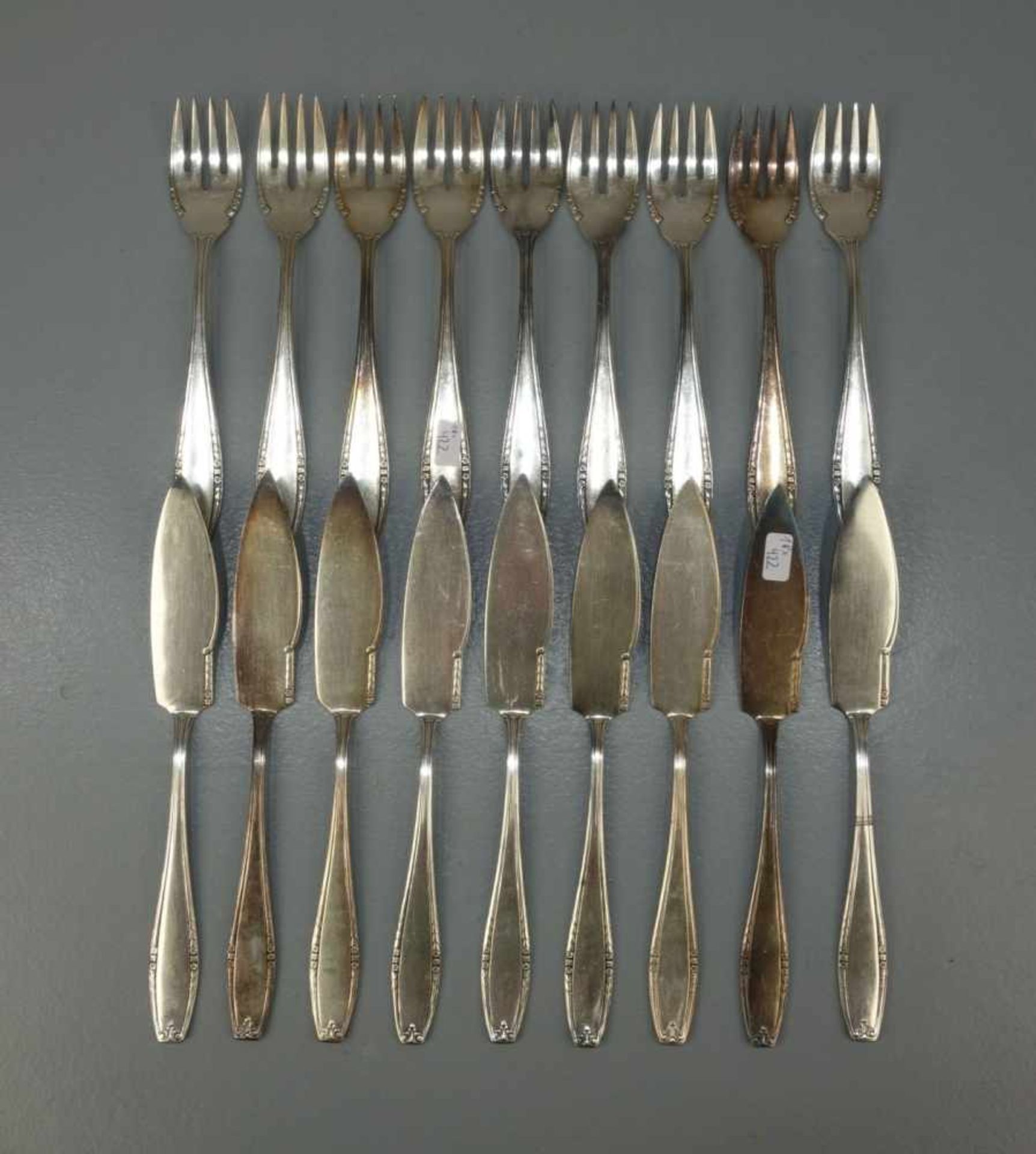 VERSILBERTES ART DÉCO FISCHBESTECK FÜR 9 PERSONEN / plated fish cutlery, versilbertes Metall,