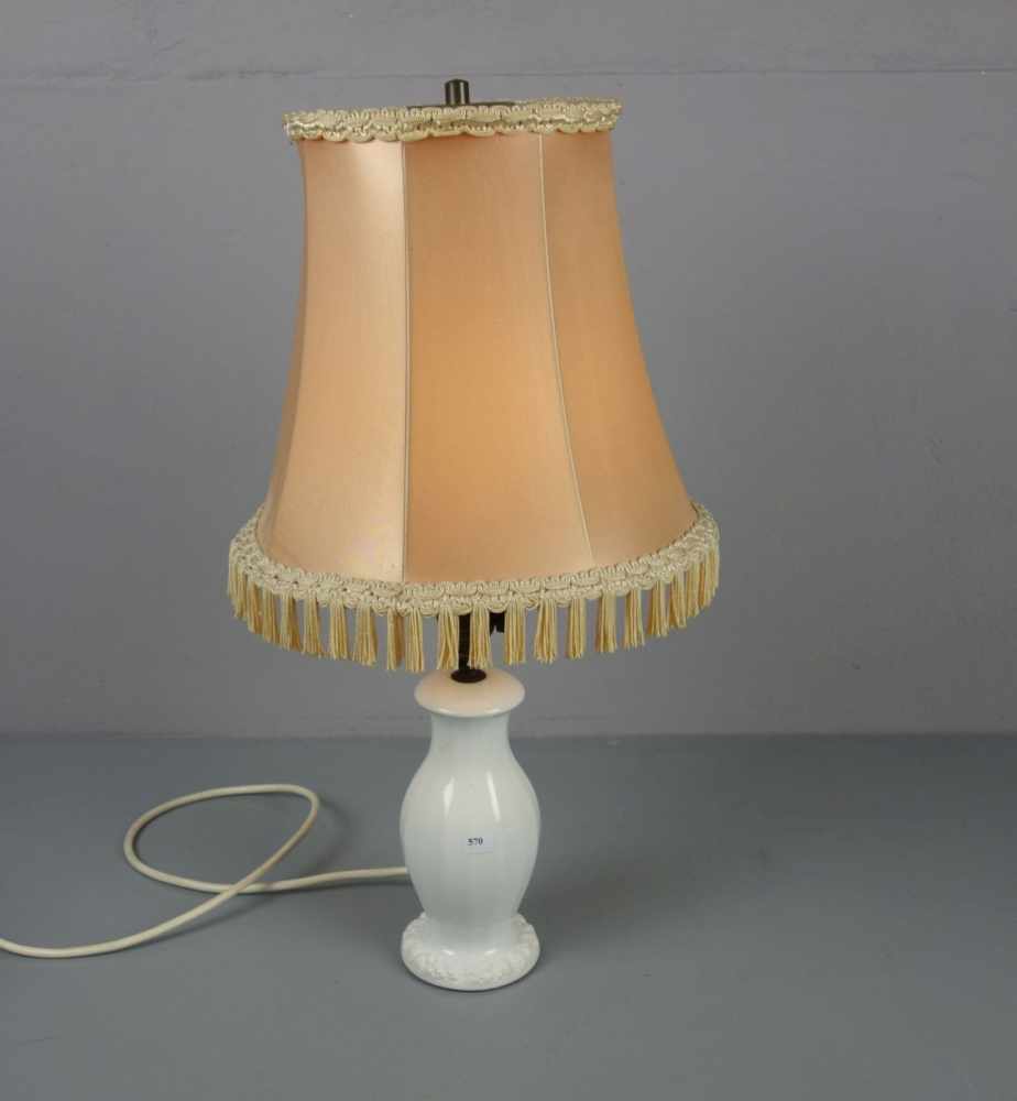 LAMPE / TISCHLAMPE mit Vasenfuß / table lamp, einflammig elektrifiziert, Fassung mit Drehschalter.