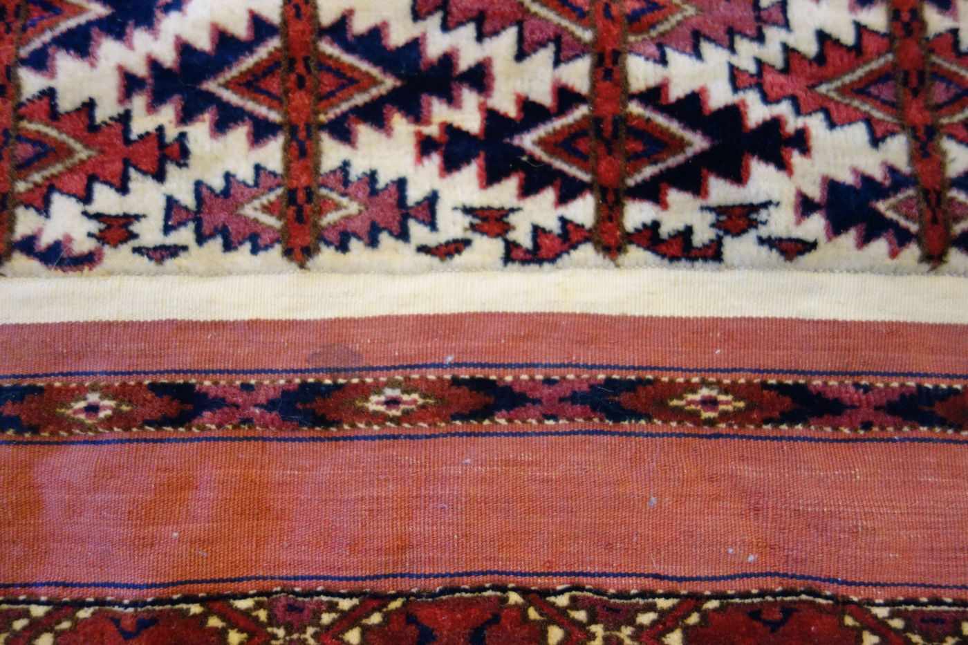 TEKKE AK-TSCHOWAL / TEPPICH / carpet, Turkmenistan, wohl 2. H. 19. Jh., Wechsel von Flor und - Bild 16 aus 18