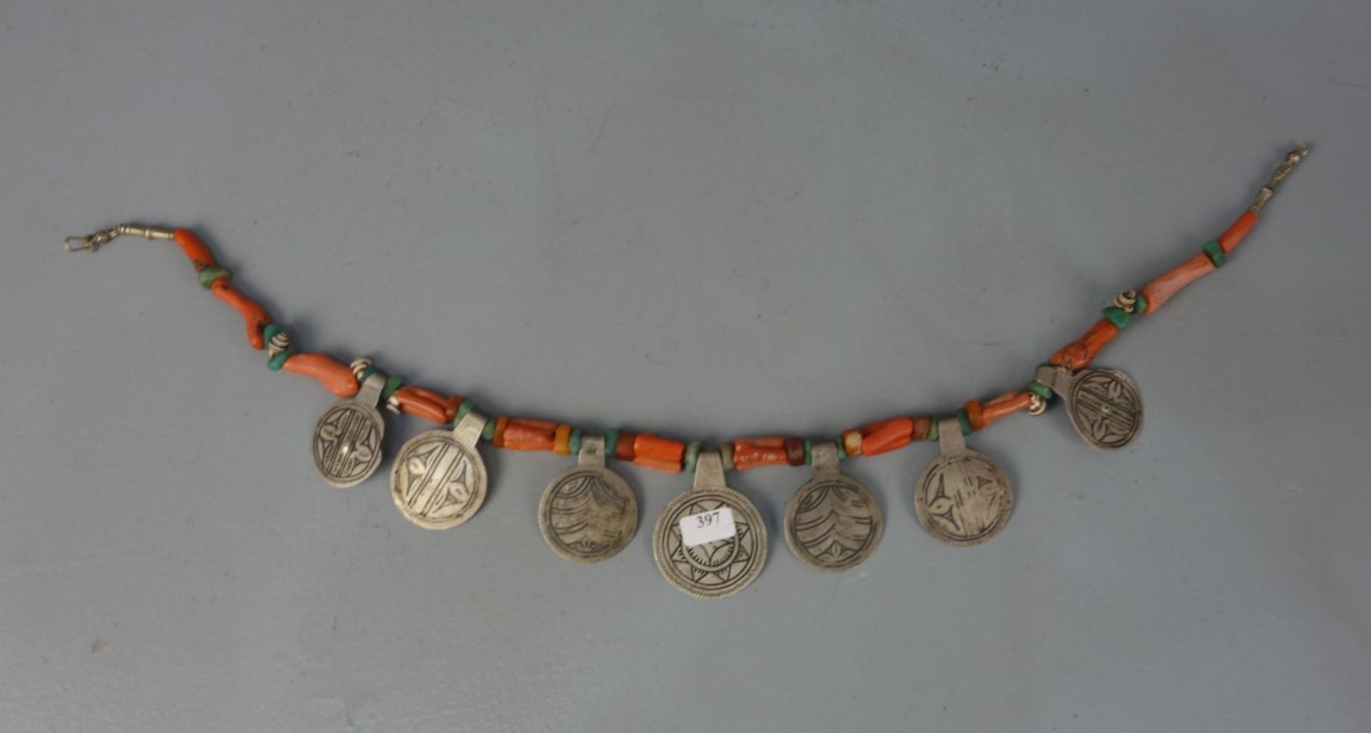 BERBER-SCHMUCK: KETTE / oriental necklace, Taliouline / Marokko. Bernstein, Muscheln, Koralle,