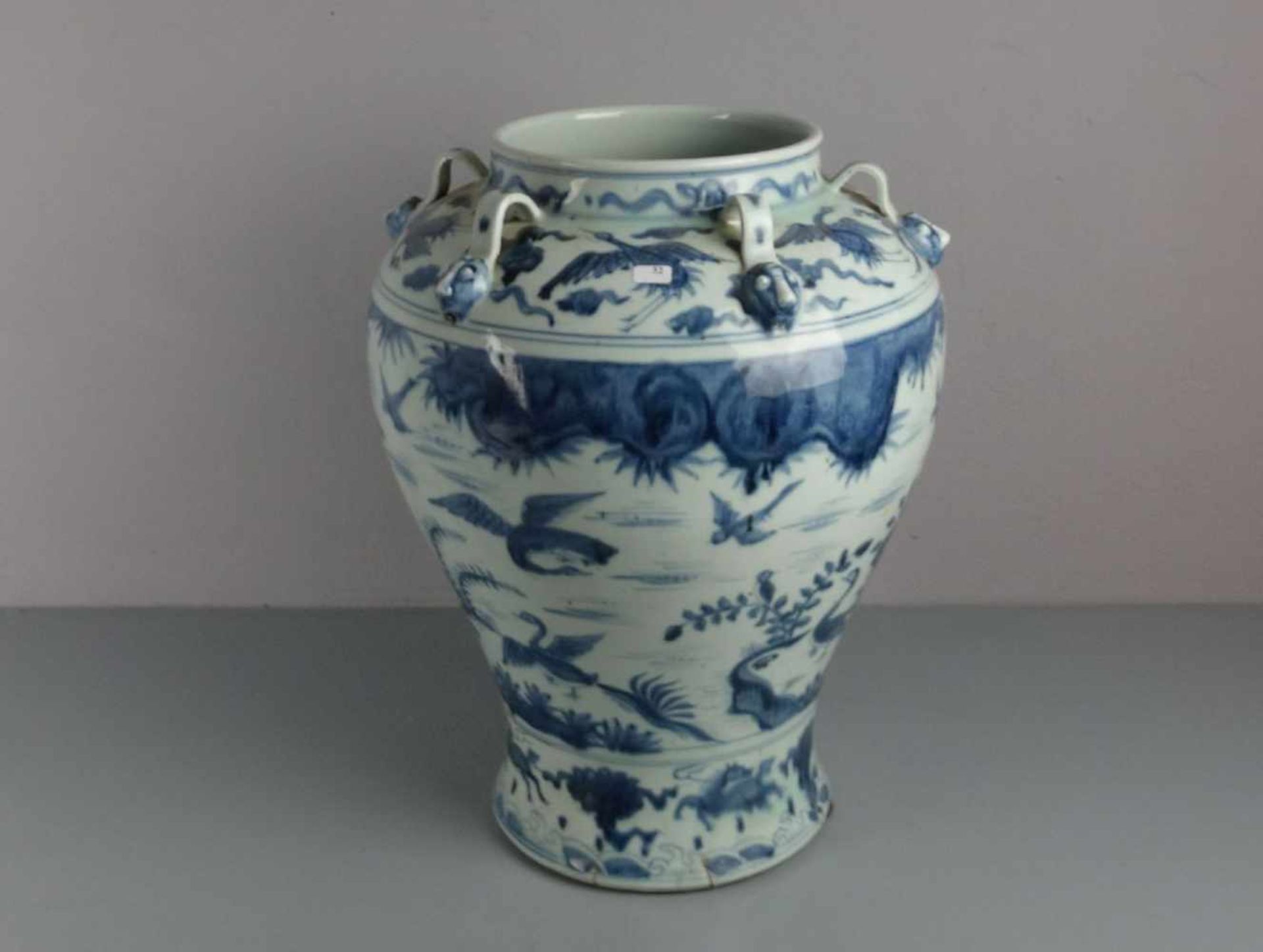 CHINESISCHE VASE, Porzellan (ungemarkt), späte Qing Dynastie / chinese vase, late Qing dynasty.