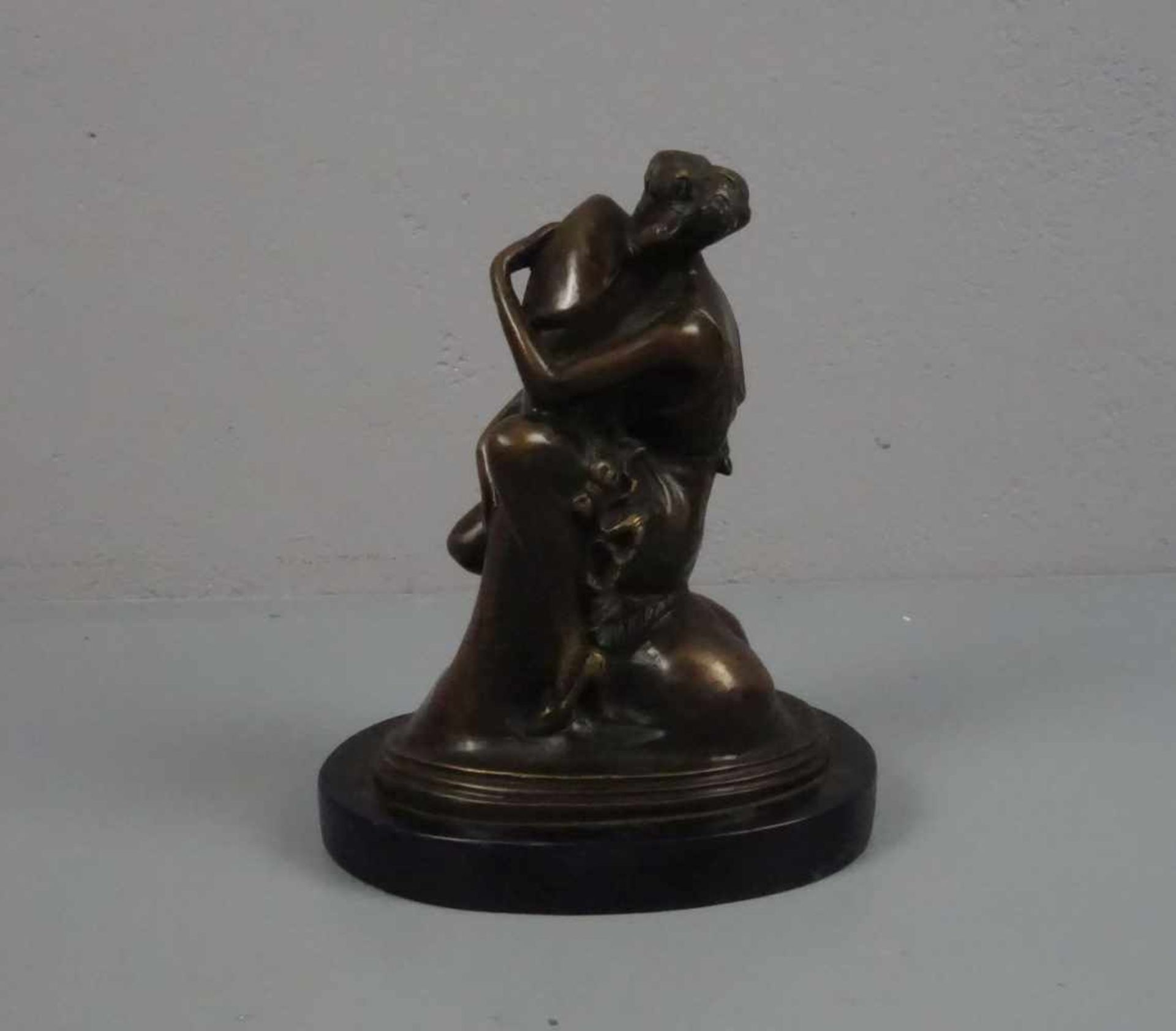 ZACH, BRUNO (1891-1945), erotische Skulptur / erotic sculpture: "Junge Frau, einen Phallus - Bild 3 aus 5