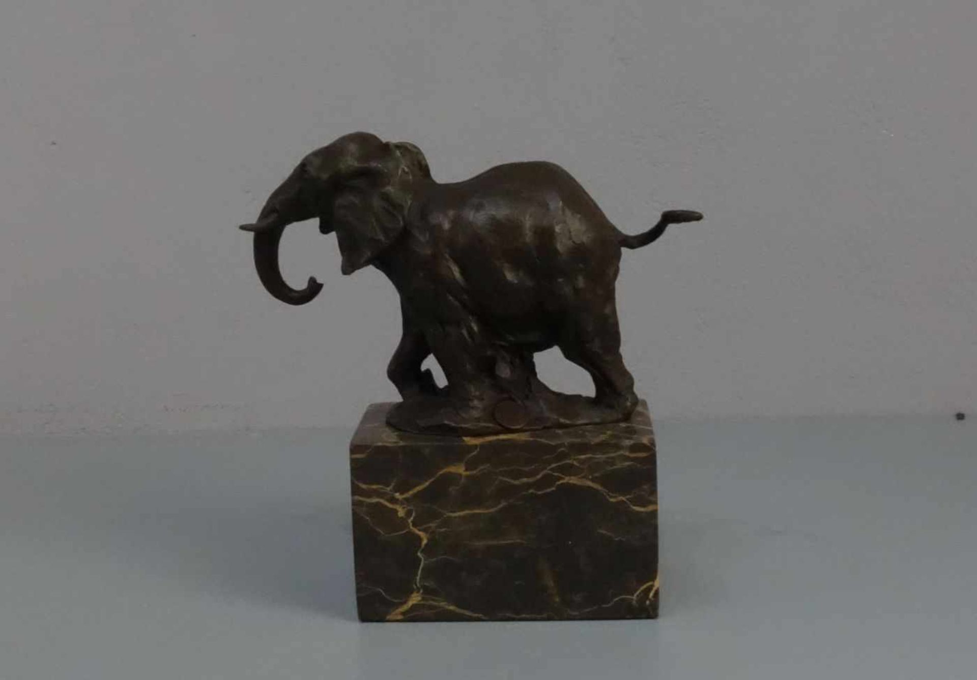 LOPEZ, MIGUEL FERNANDO (auch Milo, geb. 1955 in Lissabon), Skulptur / sculpture: "Elefant", - Bild 3 aus 4