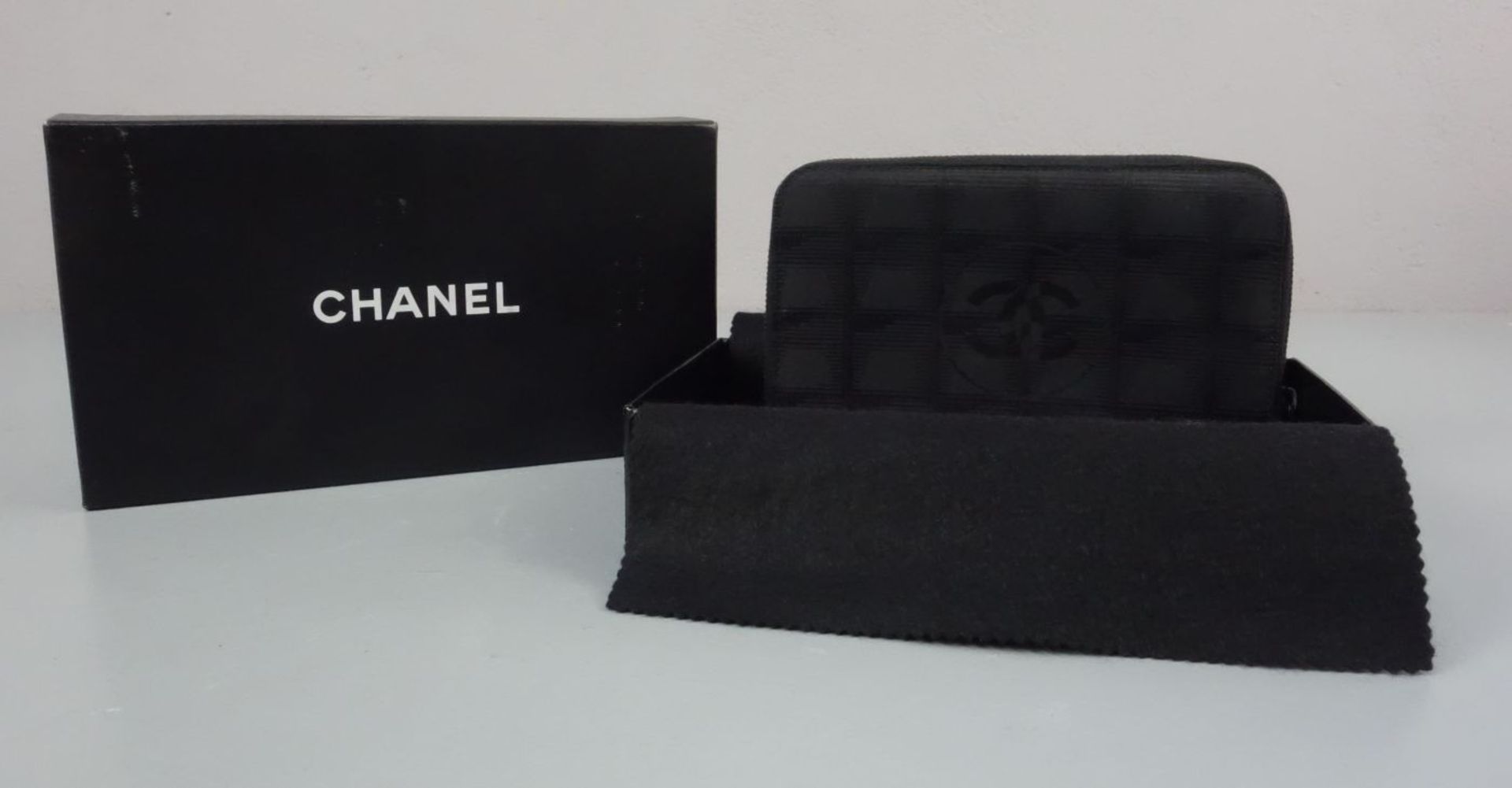 CHANEL PORTEMONNAIE / GELDBÖRSE / BRIEFTASCHE / zipper wallet, Chanel / Frankreich. Geldbörse aus