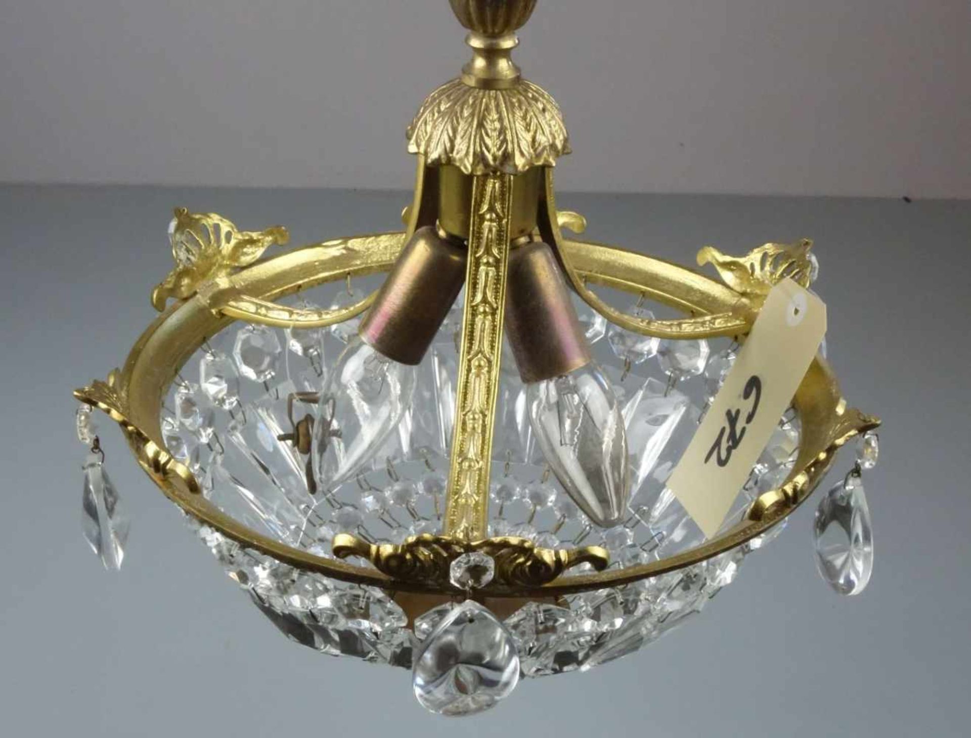 KORBLÜSTER / DECKENKRONE / DECKENLÜSTER / chandelier, um 1930 / 1940, drei Brennstellen. - Bild 2 aus 3