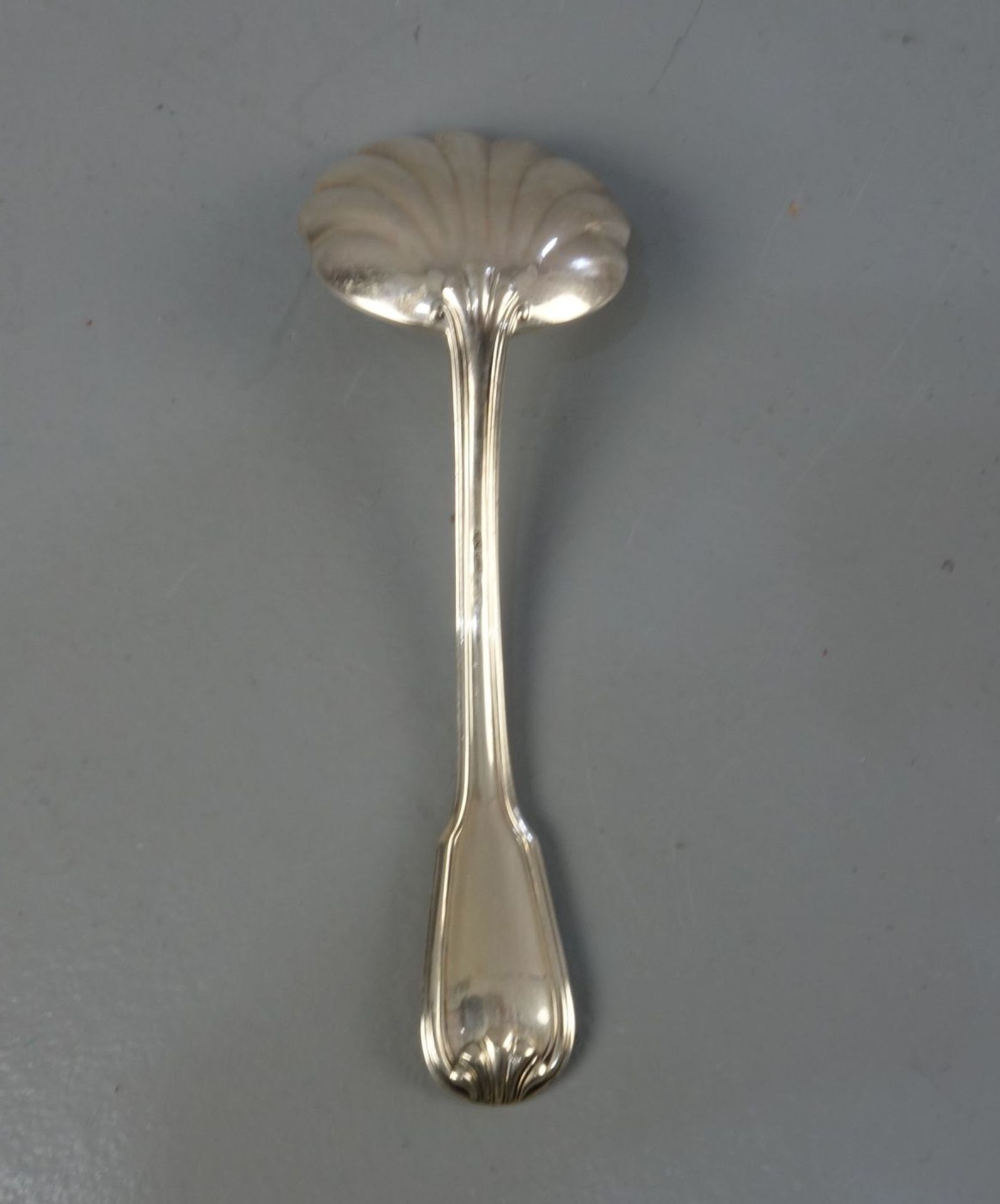 VORLEGEBESTECK: SAHNELÖFFEL / silver cream spoon, Italien, 2. H. 20. Jh., 800er Silber, 31 Gramm. - Bild 2 aus 3