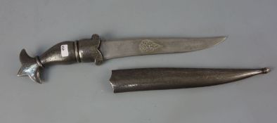 ORIENTALISCHER / OSMANISCHER DOLCH / KRUMMDOLCH / dagger, 20. Jh.; gekrümmte und geschweifte