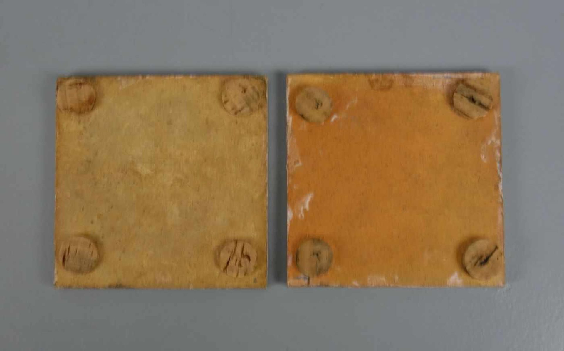 PAAR FLIESEN / FAYENCE - FLIESEN / WANDFLIESEN / two tiles / tegel, beigefarbener und rötlicher - Bild 3 aus 3