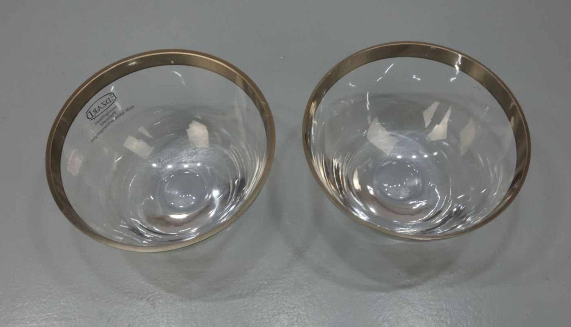 PAAR GLAS-SCHALEN / glass-bowls, mundgeblasen, Manufaktur Edzard. Zwei Glasschalen in halbrunder - Image 3 of 3
