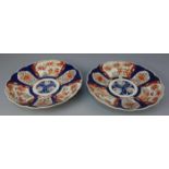 PAAR CHINESISCHE SCHALEN / pair of chinese bowls, Porzellan (ungemarkt). Flach gemuldete Schale