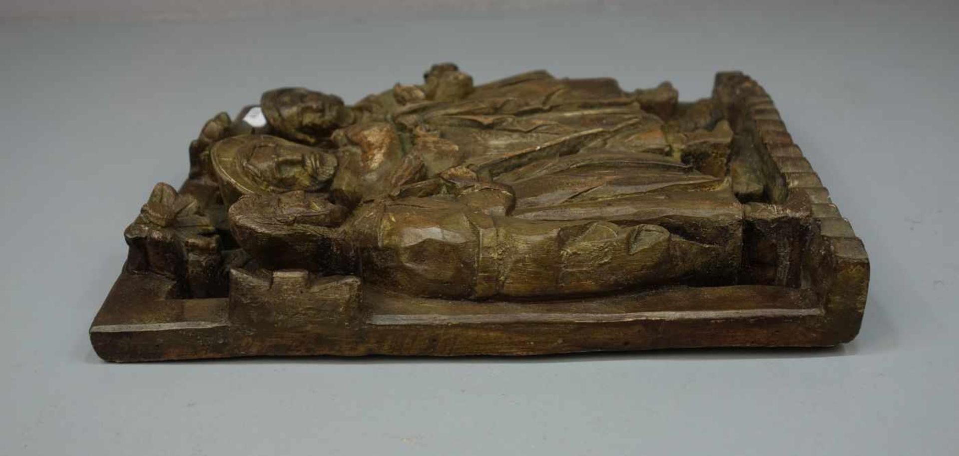 MASSE-RELIEF: "Christus mit Jüngern", Masse, bronzefarben patiniert, ungemarkt. Darstellung - Bild 2 aus 3