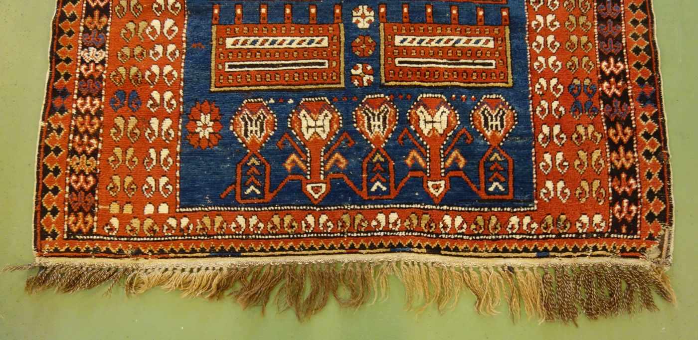 SCHIRWAN SAF / SCHIRWAN-TAKHTE / TACHTE-SCHIRWAN / FAMILIENGEBETSTEPPICH / praying rug, wohl 2. H. - Image 13 of 21