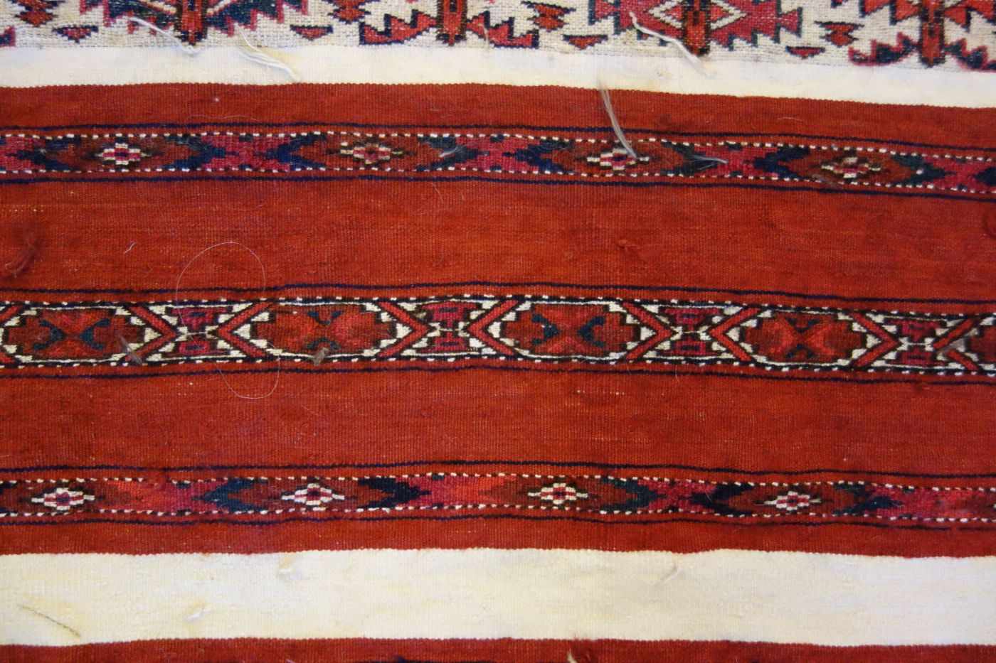 TEKKE AK-TSCHOWAL / TEPPICH / carpet, Turkmenistan, wohl 2. H. 19. Jh., Wechsel von Flor und - Bild 7 aus 18