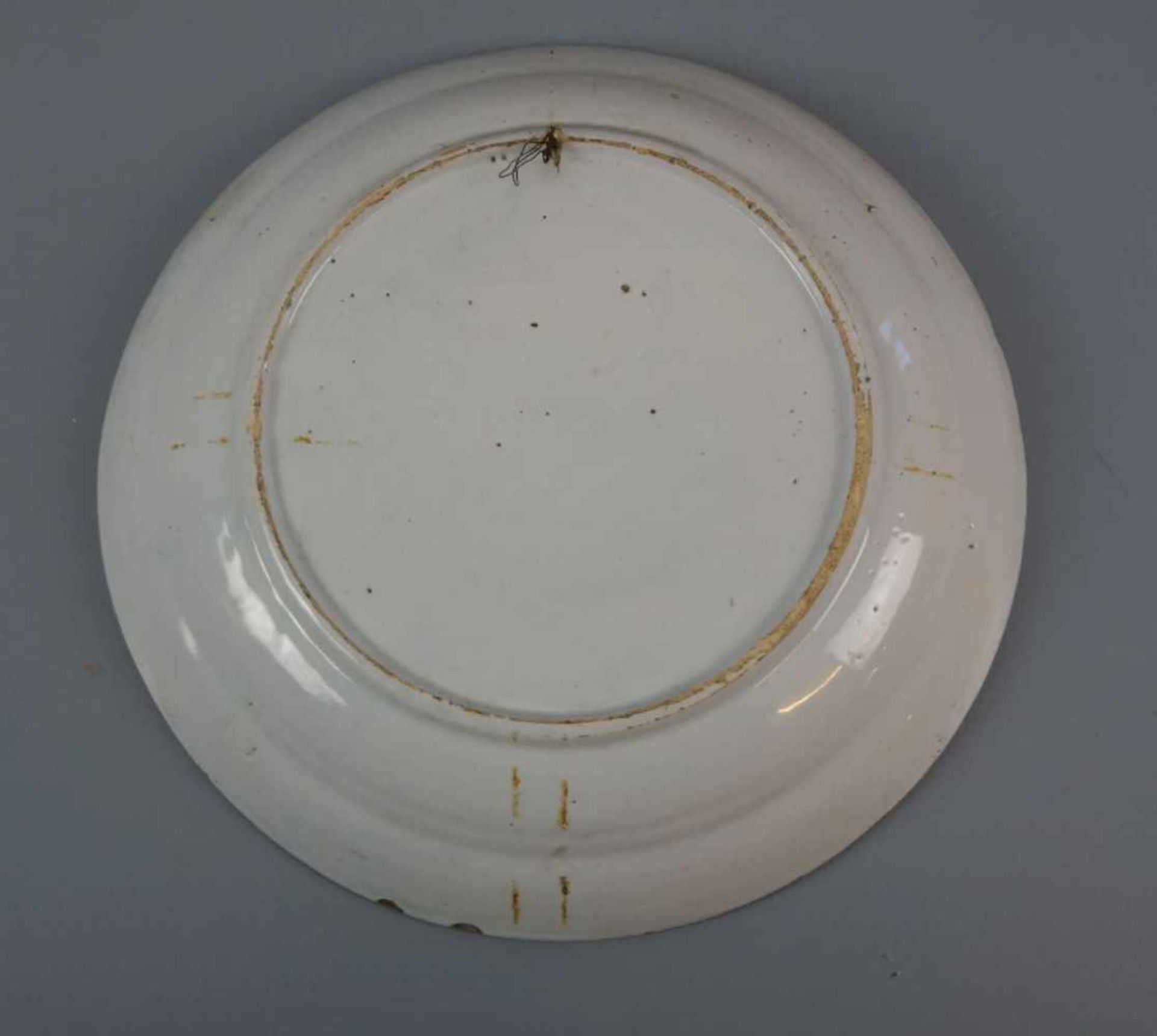 TELLER / SCHALE / ceramic bowl, Keramik, heller Scherben, Niederlande, 19. Jh., ungemarkt. Graublaue - Bild 3 aus 3
