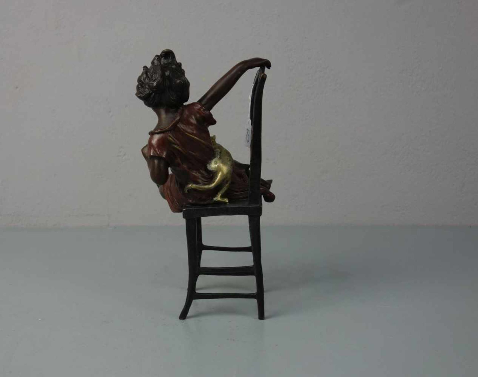 nach IFFLAND, FRANZ (Berlin 1862-1935 ebd.), Skulptur / sculpture: "Mädchen auf einem Stuhl, mit - Image 3 of 4