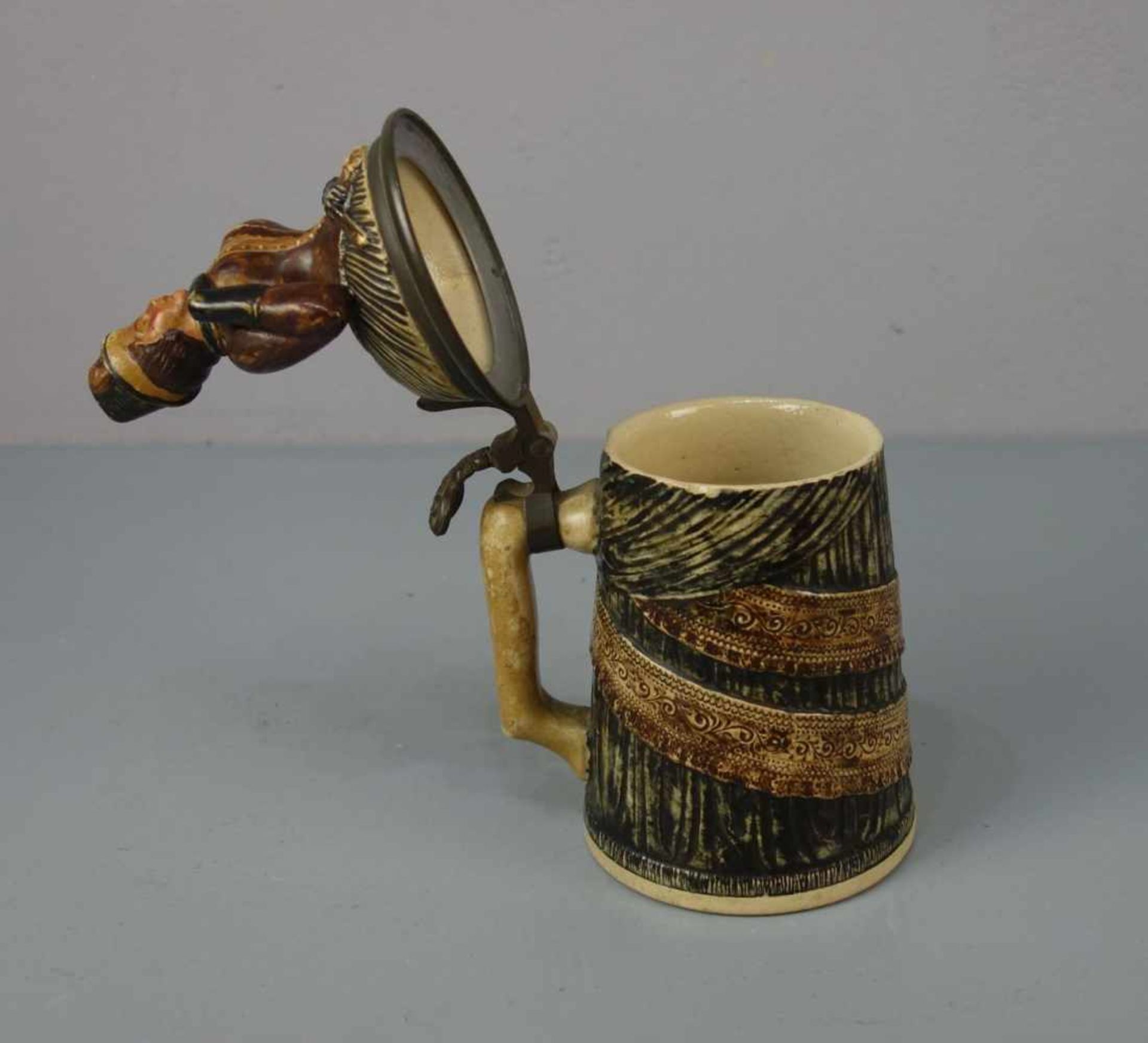 FIGÜRLICHER KRUG "Dame mit Hut" / figural jug, Keramik mit Zinnmontur, heller Scherben, polychrom - Image 3 of 6