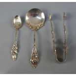 KONVOLUT VORLEGEBESTECK - 3 TEILE / silver serving cutlery - small spoon, sugar tong, serving spoon.