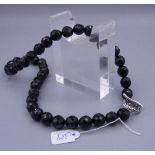 ONYX - KETTE / necklace, mit facettiert geschliffenen Kugeln und 925er Silberverschluss. Kugel-D.