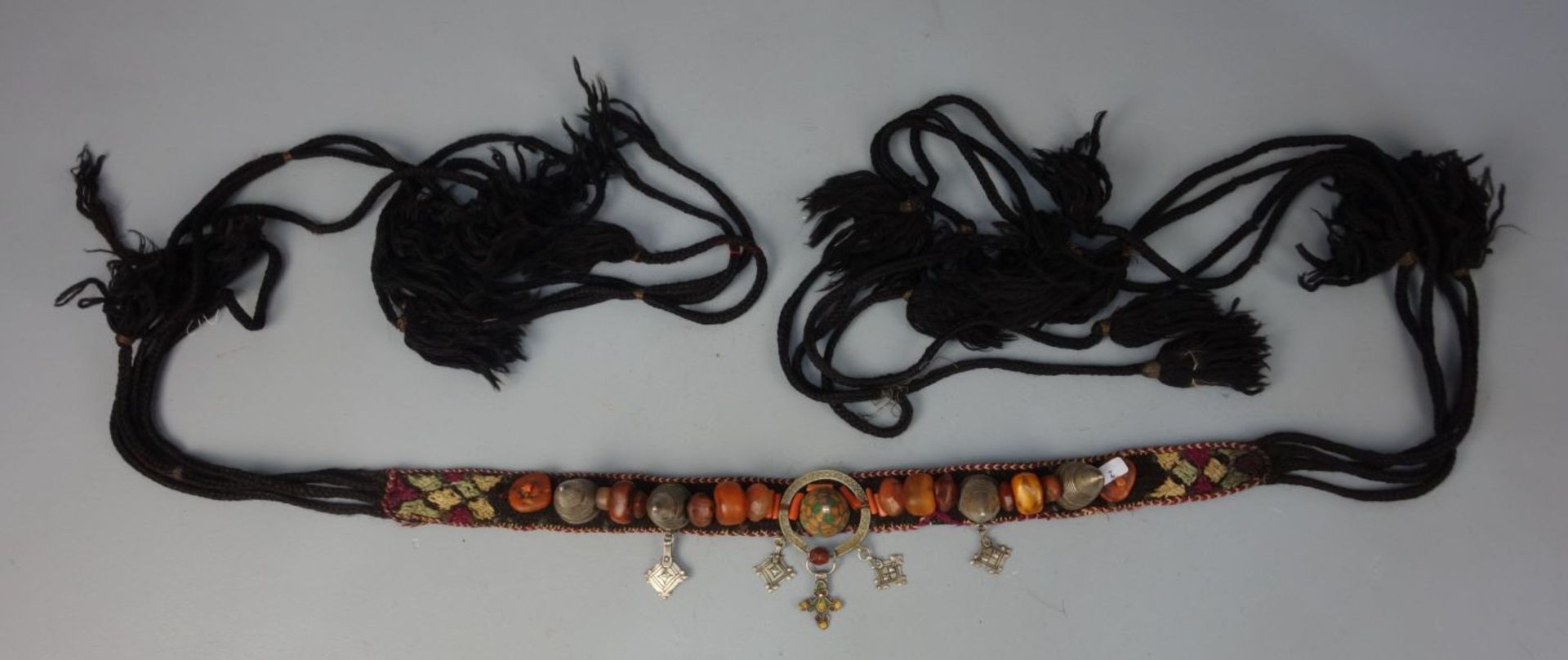 BERBER-SCHMUCK: KAMELSCHMUCK / oriental accessoires for camels, Midelt, Marokko. Wolle / Knüpfarbeit