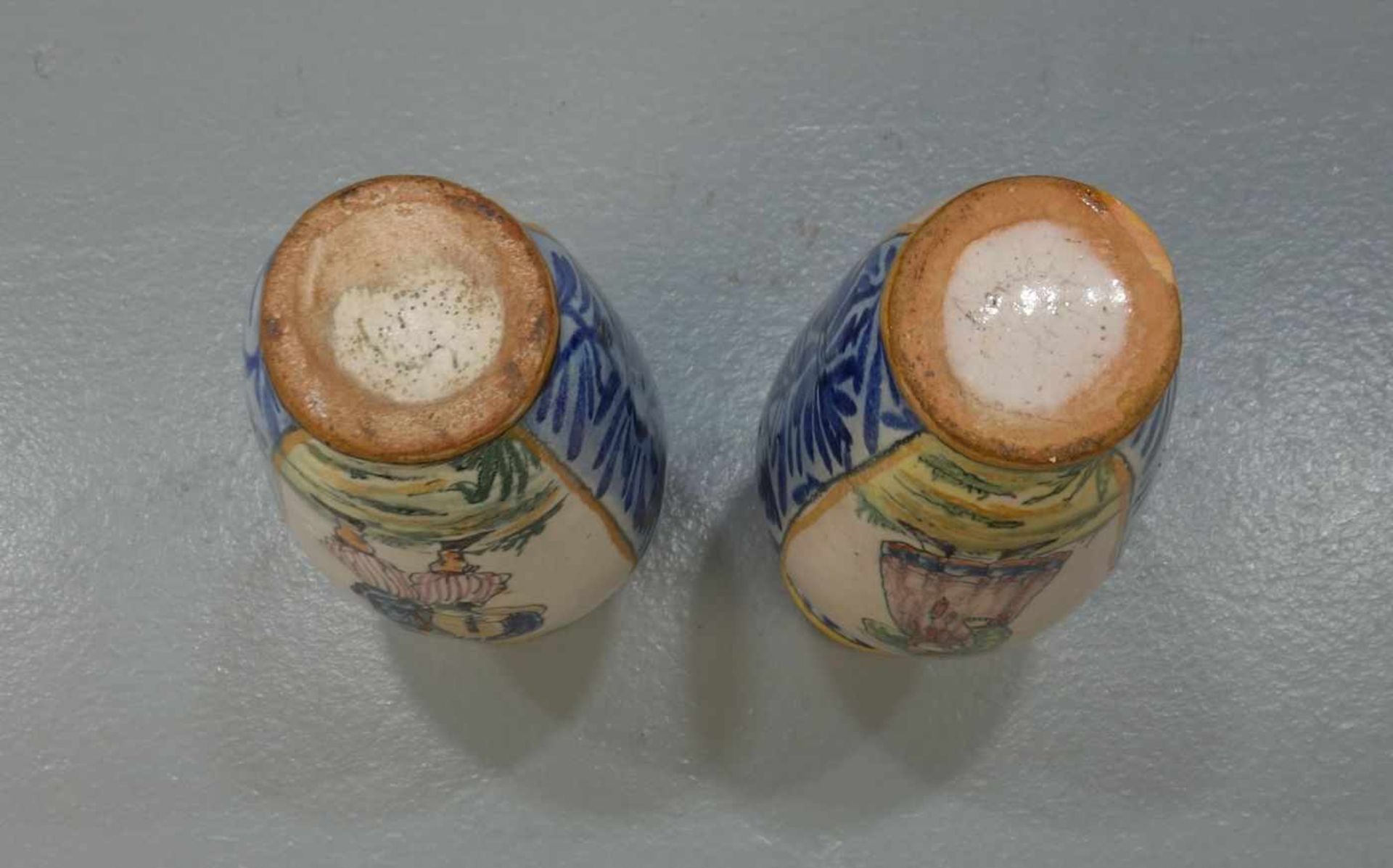 VASENPAAR / two ceramic vases, wohl Frankreich (Bretonisch?), Fayence / Keramik, rötlicher Scherben. - Bild 3 aus 4