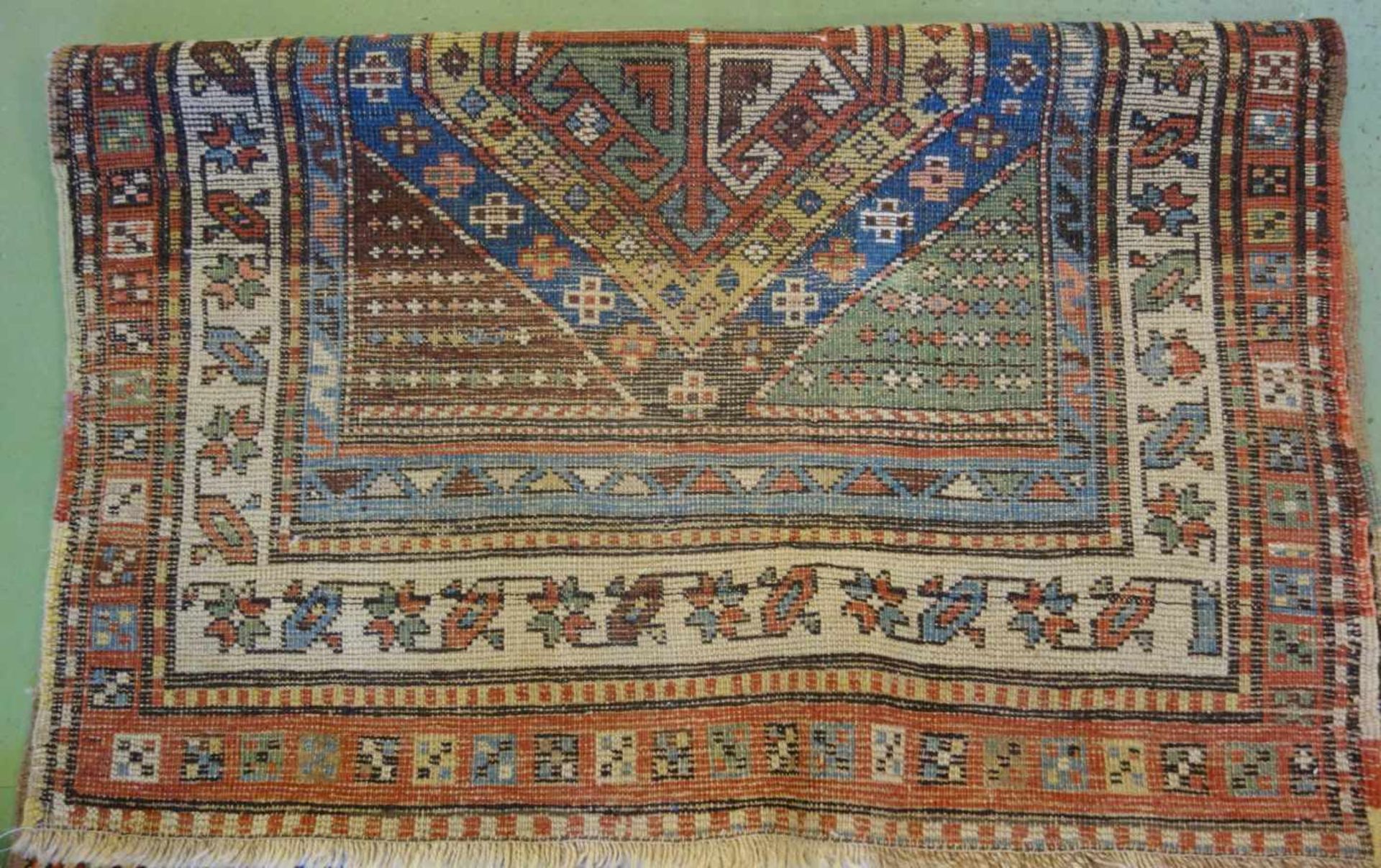 KAUKASISCHER MEDAILLONTEPPICH / carpet, wohl 19. Jh., Kaukasus / Schulaver-Kasak (Schulaver- - Image 4 of 13