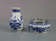 SCHALE UND VASE, Porzellan, Manufaktur Hutschenreuther, 20. Jh.; blaues Dekor "Zwiebelmuster",