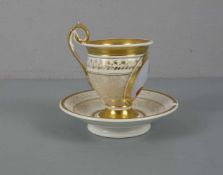 EMPIRE TASSE MIT UNTERTASSE / ANDENKENTASSE / GLOCKENBECHER / empire cup, um 1800, Porzellan,