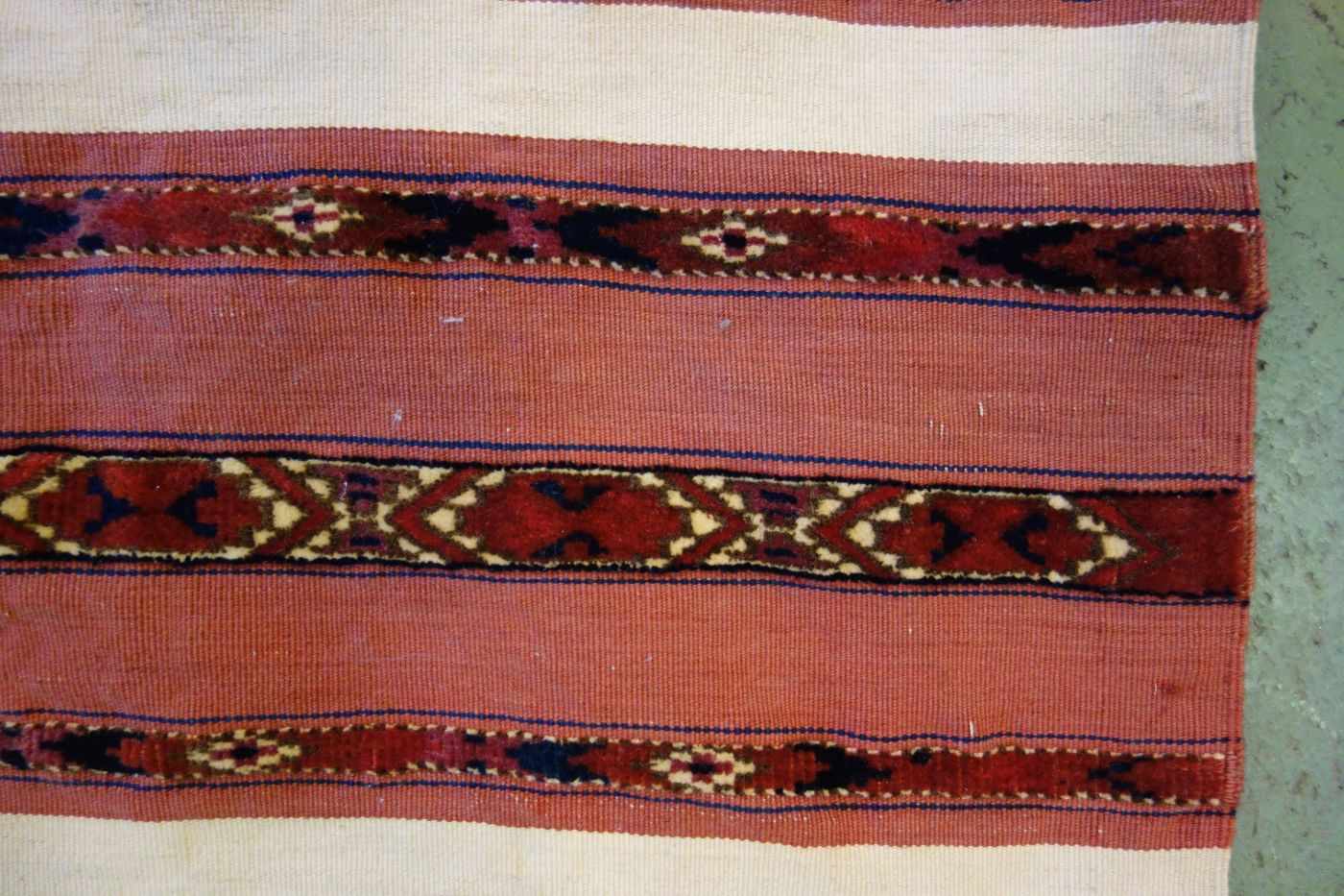 TEKKE AK-TSCHOWAL / TEPPICH / carpet, Turkmenistan, wohl 2. H. 19. Jh., Wechsel von Flor und - Bild 14 aus 18