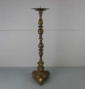 LEUCHTER / KERZENLEUCHTER / candle stand, Bronze, hellbraun patiniert mit goldfarbenen