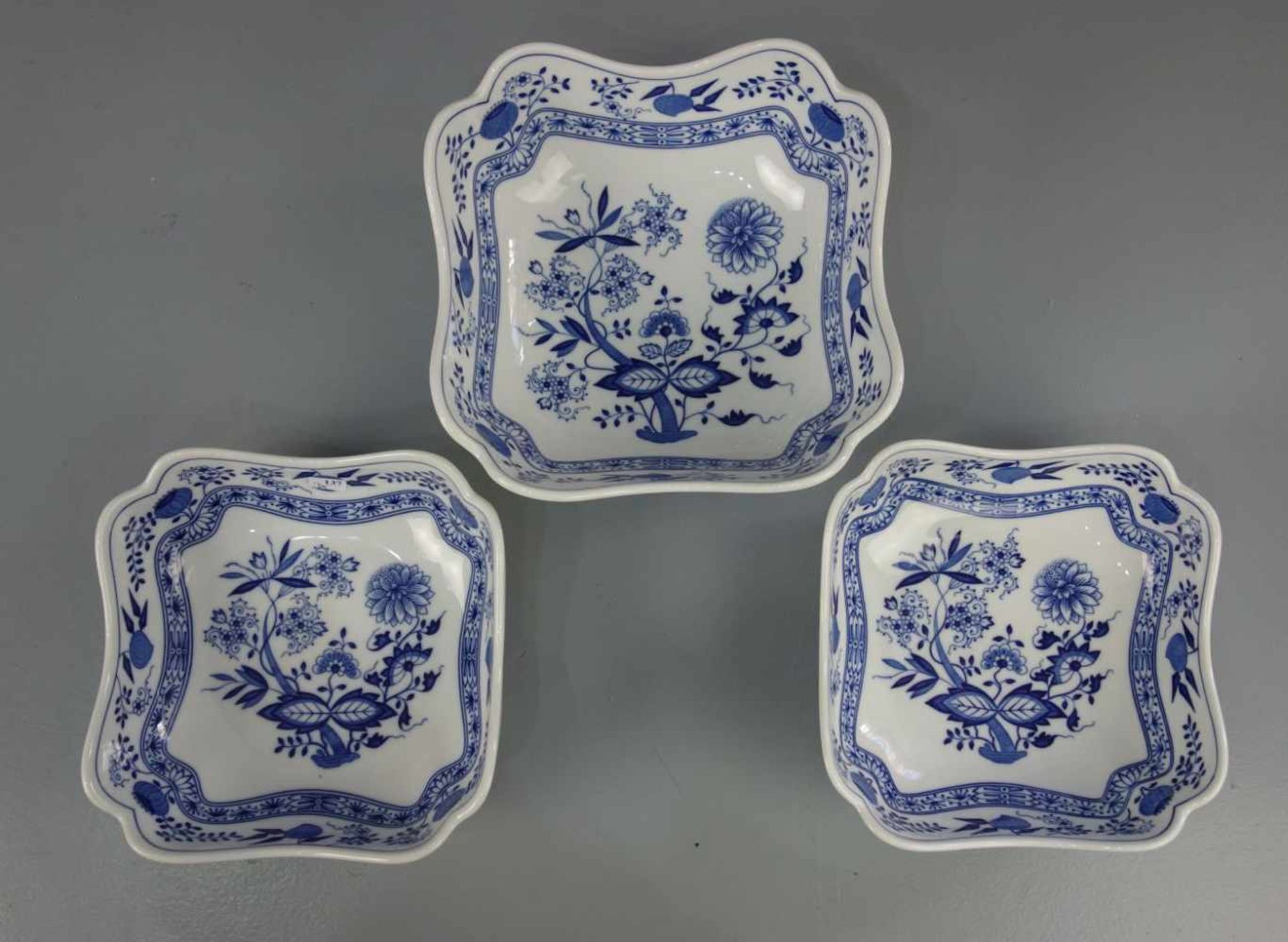 3 SCHALEN / KARREESCHALEN / porcelain bowls, Porzellan, Manufaktur Hutschenreuther, 20. Jh.; - Bild 4 aus 4