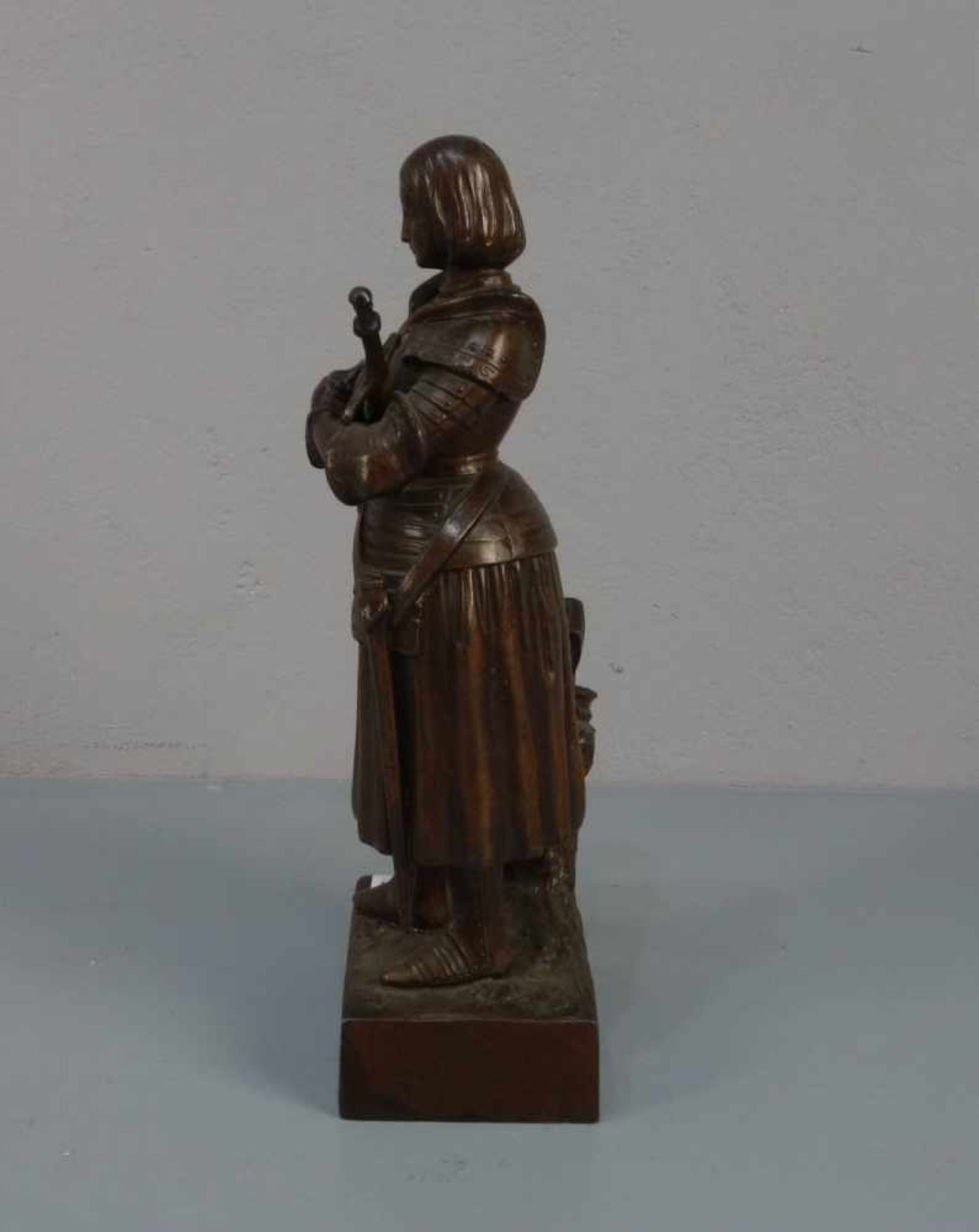 BILDHAUER DES 19./20. JH., Skulptur / sculpture: "Jeanne d'Arc avant le Combat (Jeanne d'Arc vor dem - Bild 2 aus 4